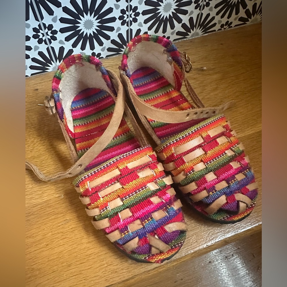Little girls huaraches in a size 11.5 12